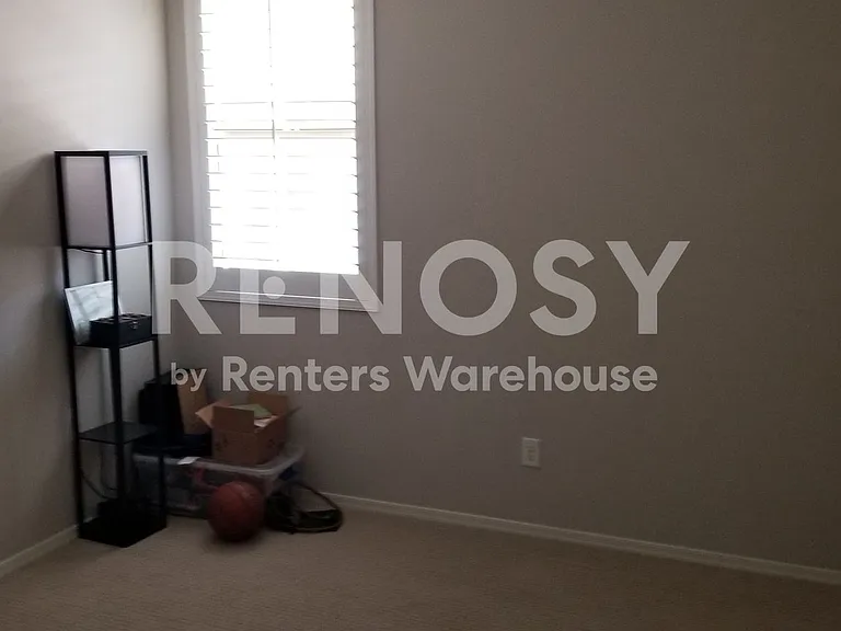 1803 E Grove St — Photo 11