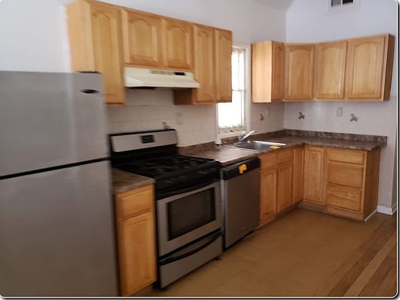 5th image of 79 Stuyvesant Ave #102