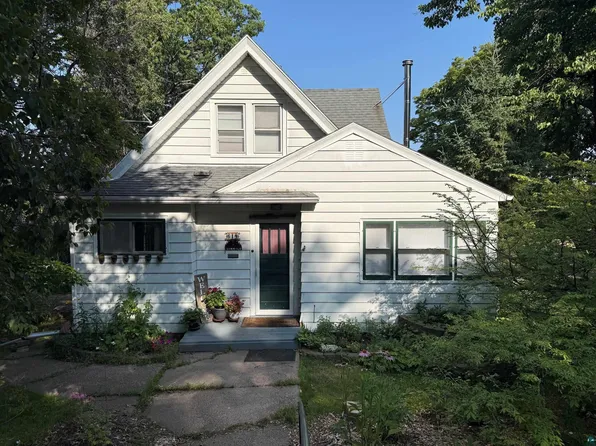 614 Sparkman Ave, Duluth, MN 55803