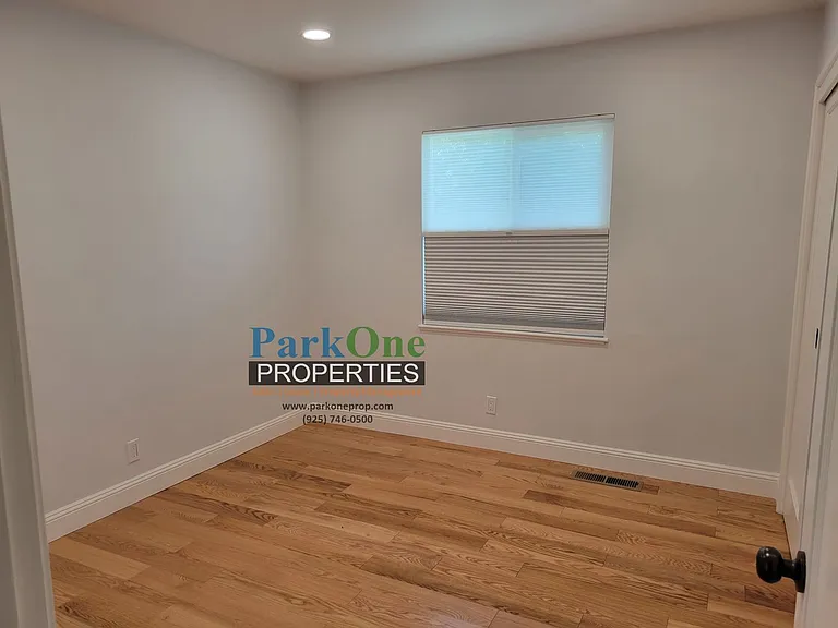 1867 Poplar Dr — Photo 10