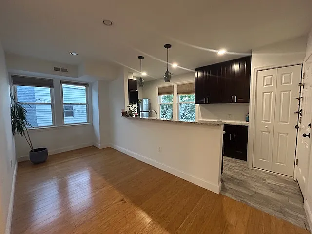 1243 Queen St NE #3 — Photo 10