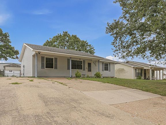 3rd image of 2212 Crescendo Dr