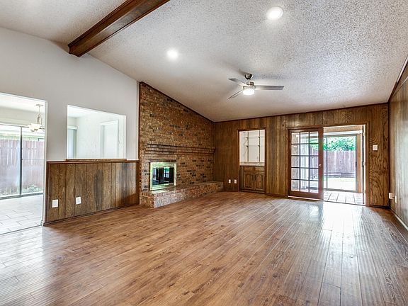 2nd image of 425 Quintana Dr
