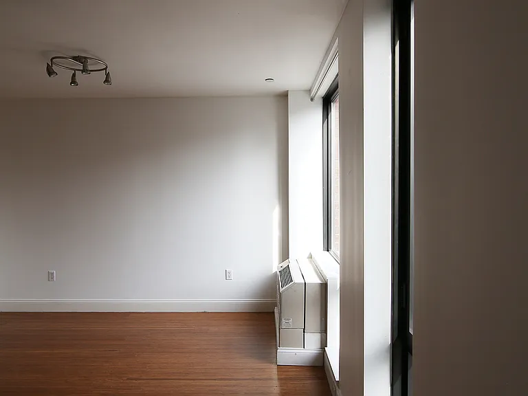 832 De Kalb Ave #4D — Photo 2