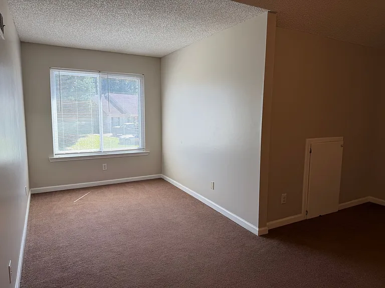 1330 N Hampton Dr — Photo 21