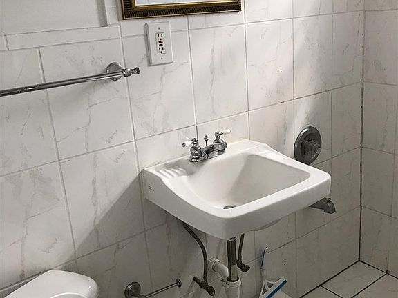 3rd image of 3017 Kennedy Blvd Floor 2