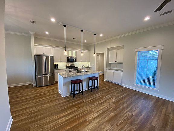 4th image of 1212 Addison Ln