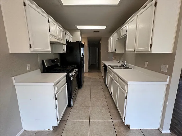 1156 Tetbury Ln — Photo 11