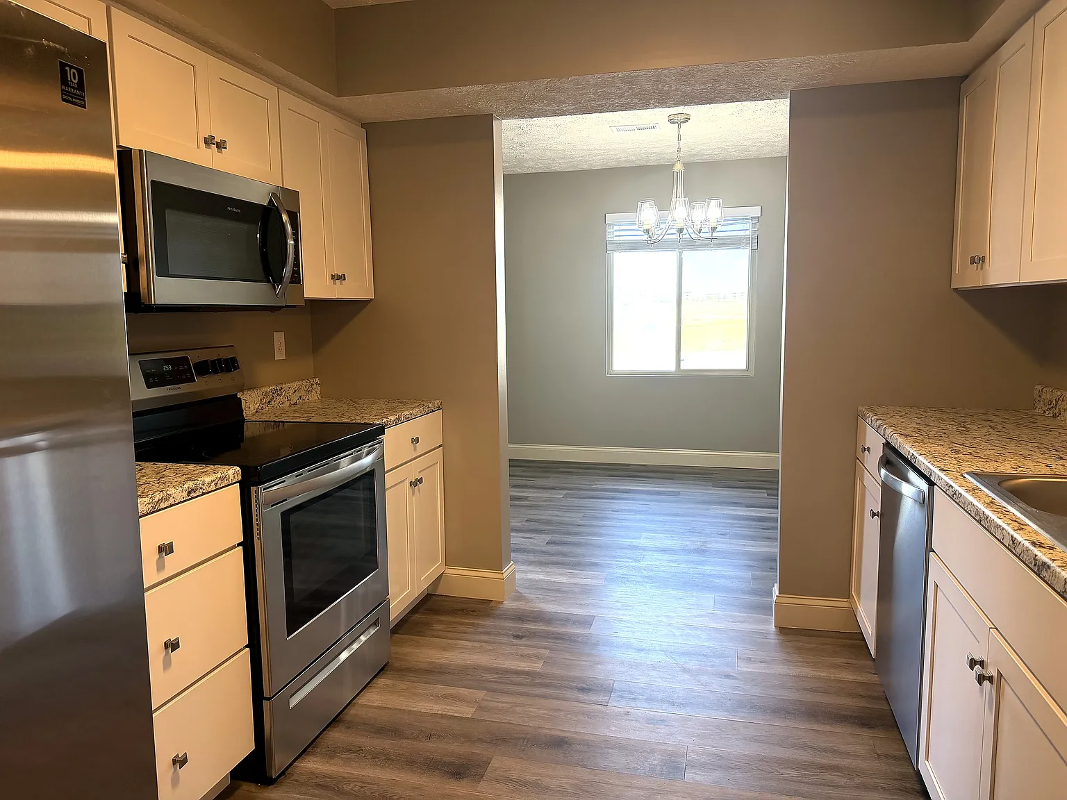 2 bed, 2.5 bath, 1500 sqft, $1,900 — Photo 2