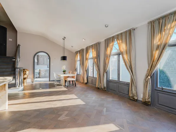 333 Mayfair Drive North image 13 of 34