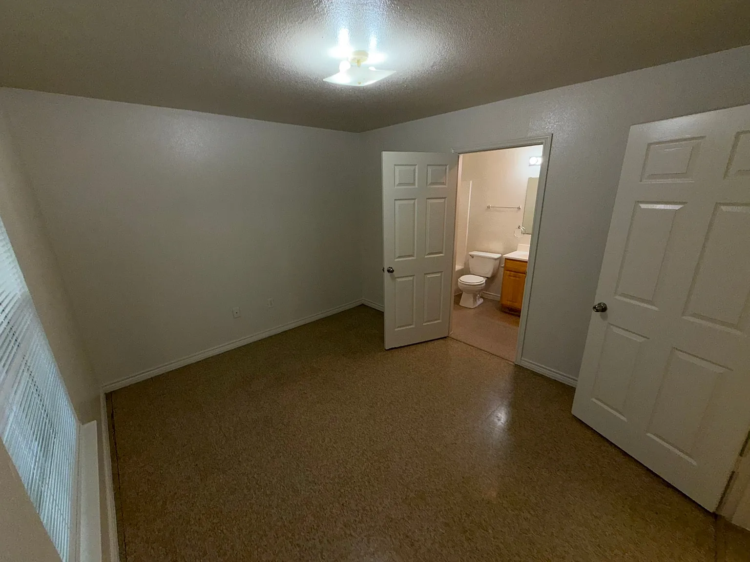 1121 South Terrace — Photo 2
