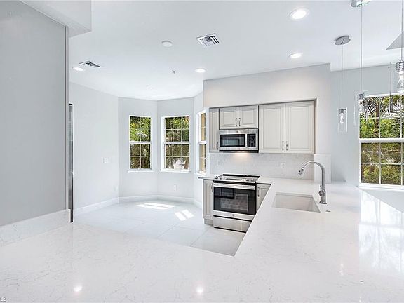 2nd image of 605 El Camino Real #14-101