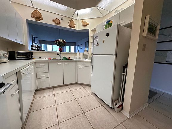 2nd image of 8001 Sailboat Key Blvd S APT 303