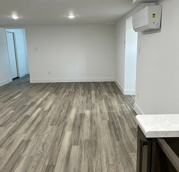 910 Rood Ave #5 — Photo 2
