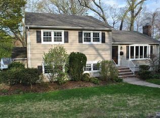 72 Degroff Pl, Park Ridge, NJ 07656