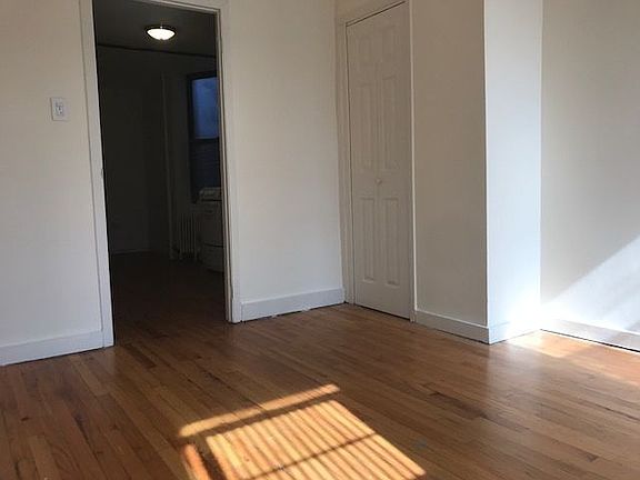 5th image of 223 E 10th St APT 18