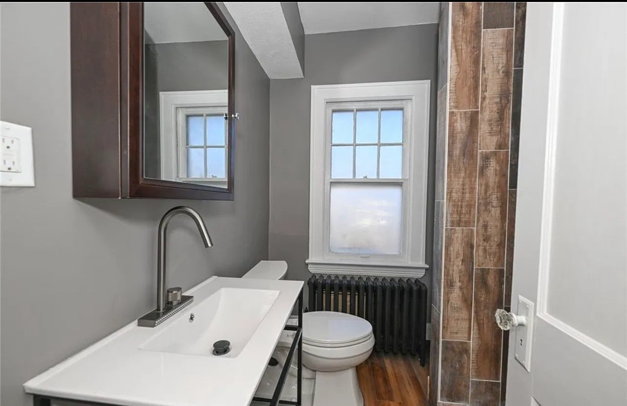 7 bed, 2073 sqft, $2,950 — Photo 3