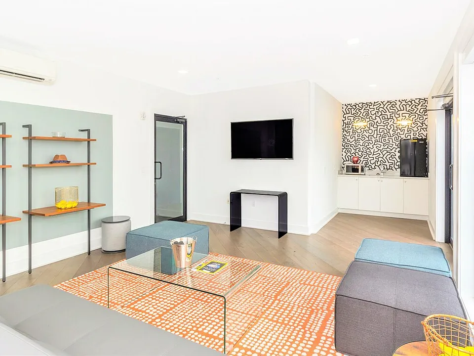 Building's Lounge