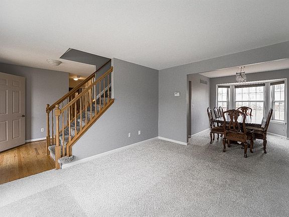 3rd image of 3225 Monument Dr