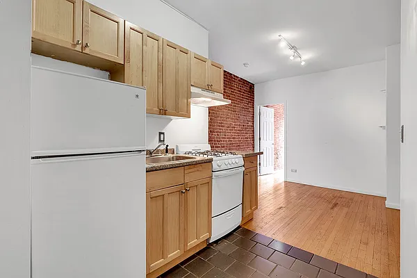 Rented by Cooper & Cooper Real Estate | media 6