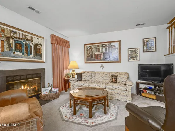 102 Rumford Way, Manalapan, NJ 07726
