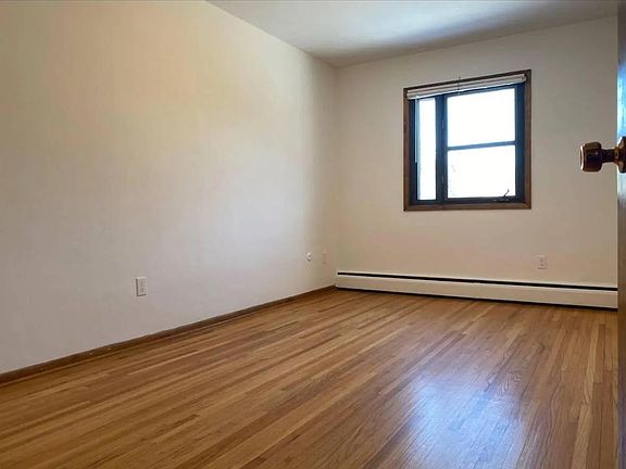 4th image of 2204 Lexington Ave N APT 11