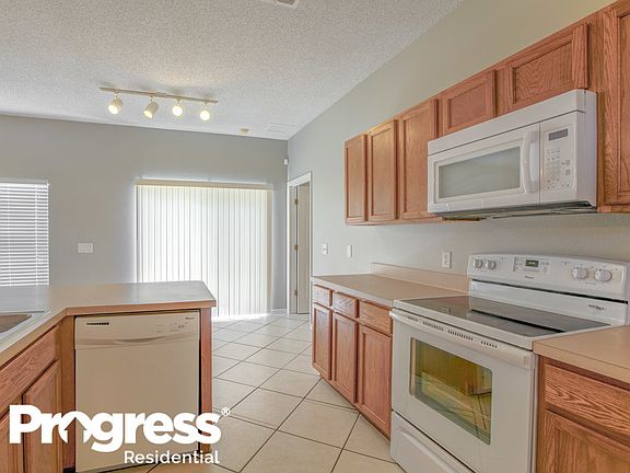 4th image of 2734 Woodstream Cir