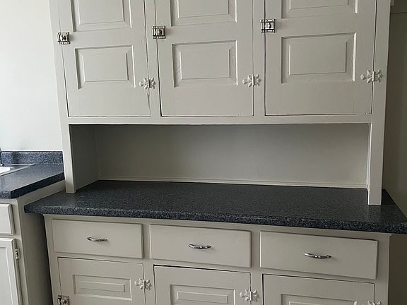 3rd image of 1084 Jefferson Ave APT 5