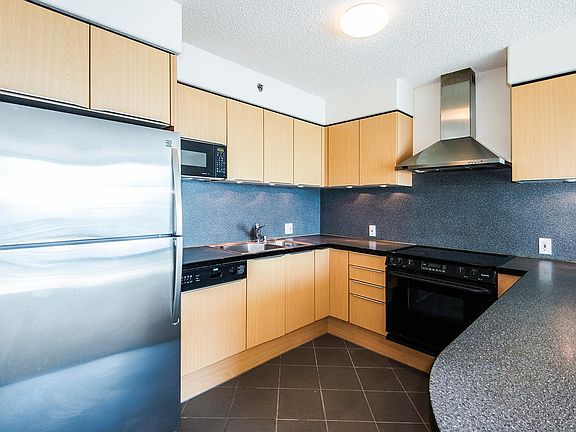2nd image of 801 King St #4102