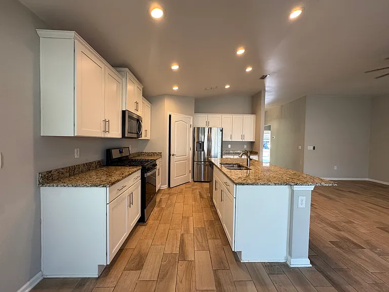 83408 Barkestone Ln #83408 — Photo 9