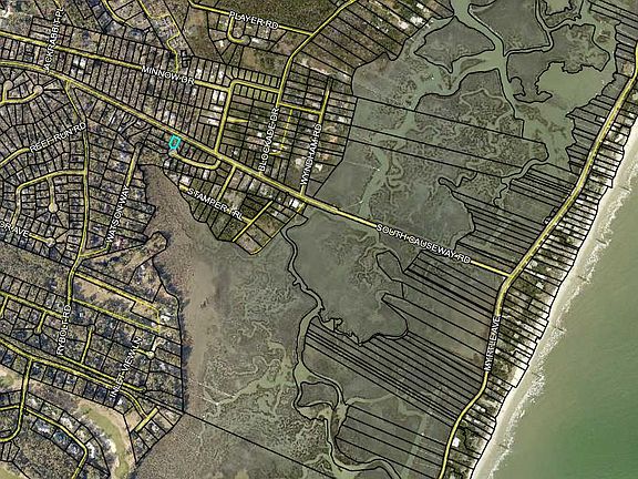 Close to public beach access