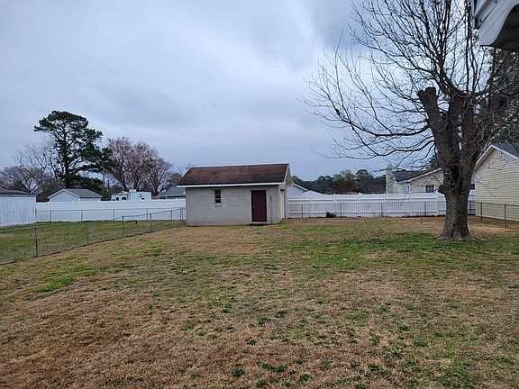 3rd image of 628 Miles St