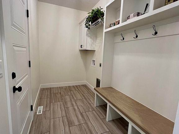 3rd image of 706 Sweet Wood Ln