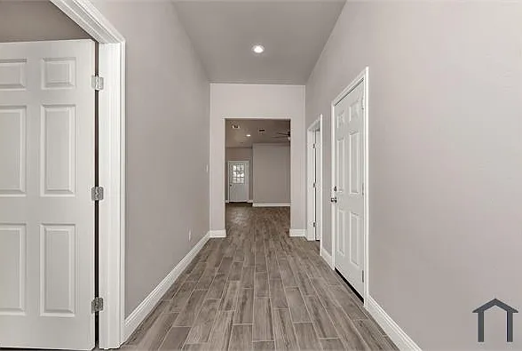 4 bed, 2291 sqft, $3,300 — Photo 2