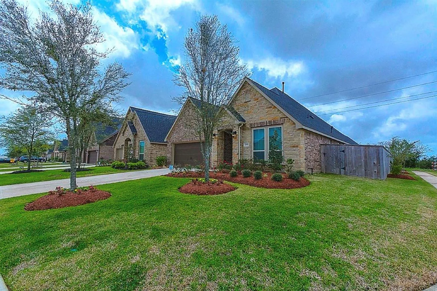 4 bed, 3.0 bath, 2446 sqft, $2,800 — Photo 2