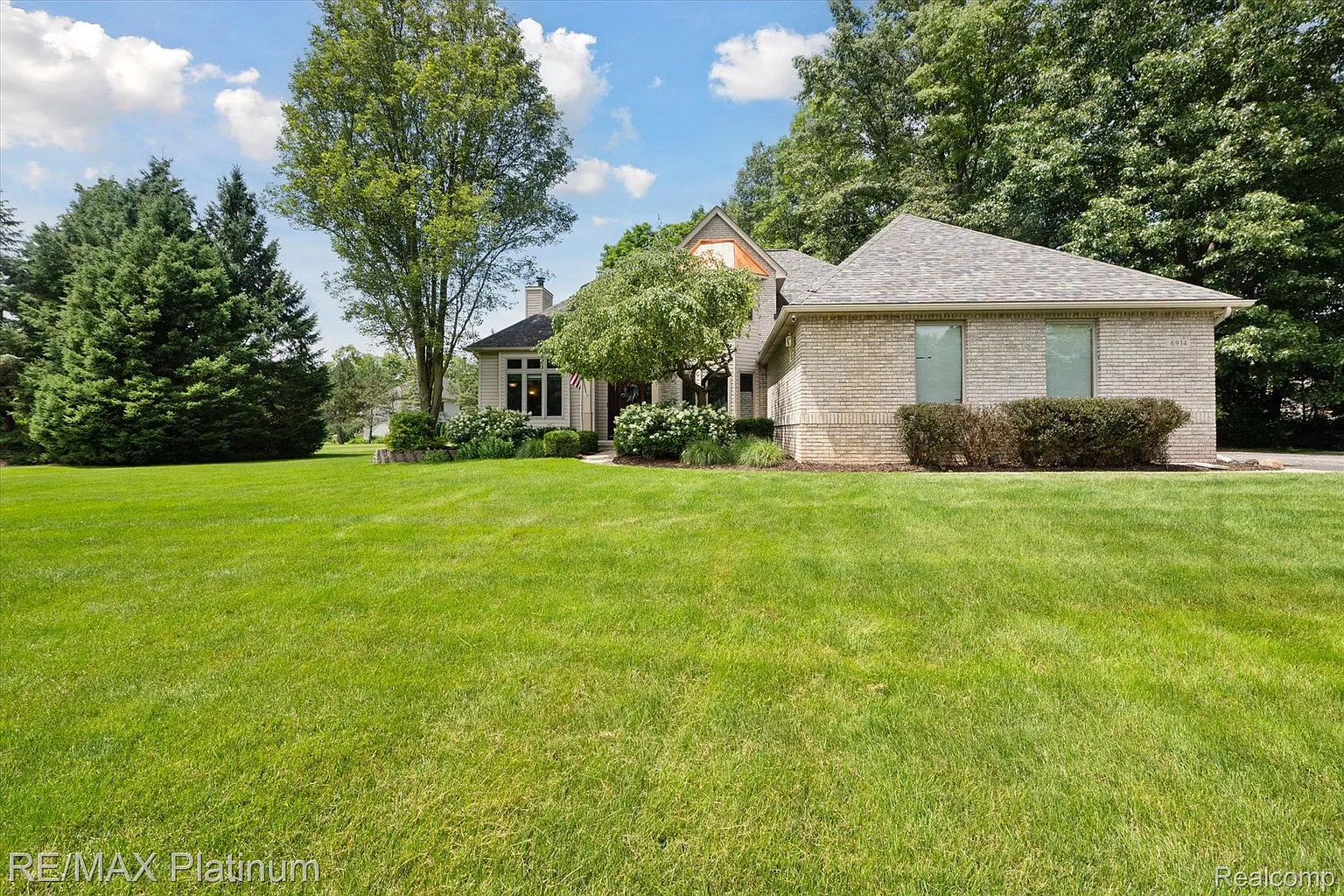 6934 W Ridge Dr photo 1