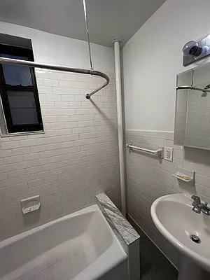 Rented by Salon Realty Corp | media 6