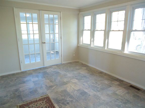 4th image of 10605 E Jackson St