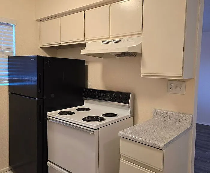 2843 E 17th St #7 — Photo 9