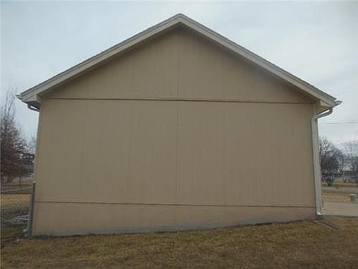 2nd image of 900 Plattsburg St