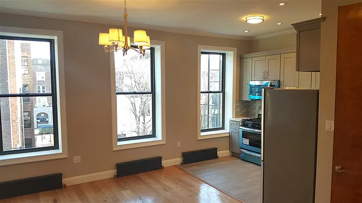 Rented by R New York | media 12