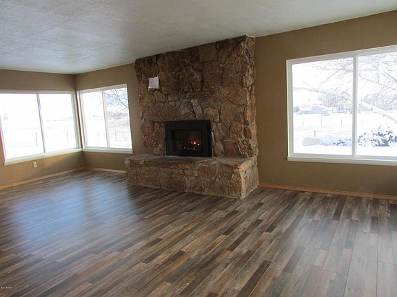 3rd image of 4760 Drake Ln