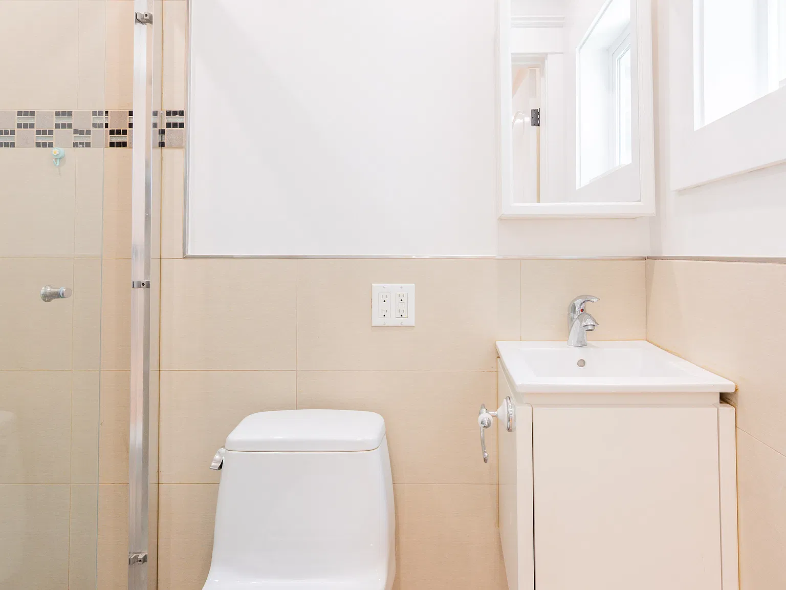 4 bed, 1717 sqft, $8,000 — Photo 4