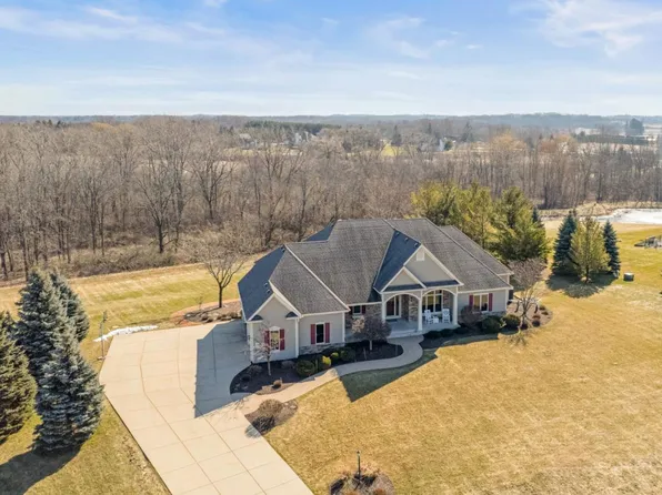 3300 South Catamount DRIVE, New Berlin, WI 53146