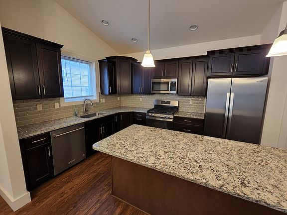 Huge Island in the kitchen