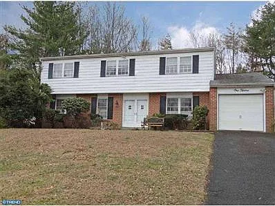 112 Kingsclere Dr photo 1