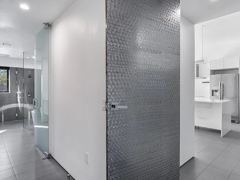 3337 E Cambridge Ave — Photo 29
