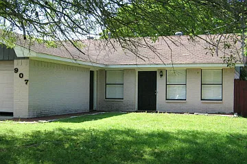903 San Saba Dr