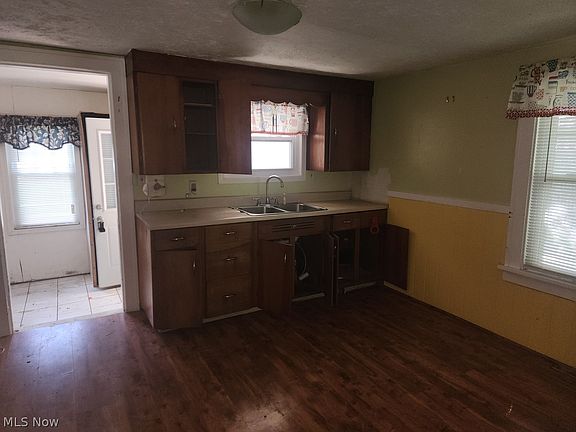 4th image of 826 Hardy Rd