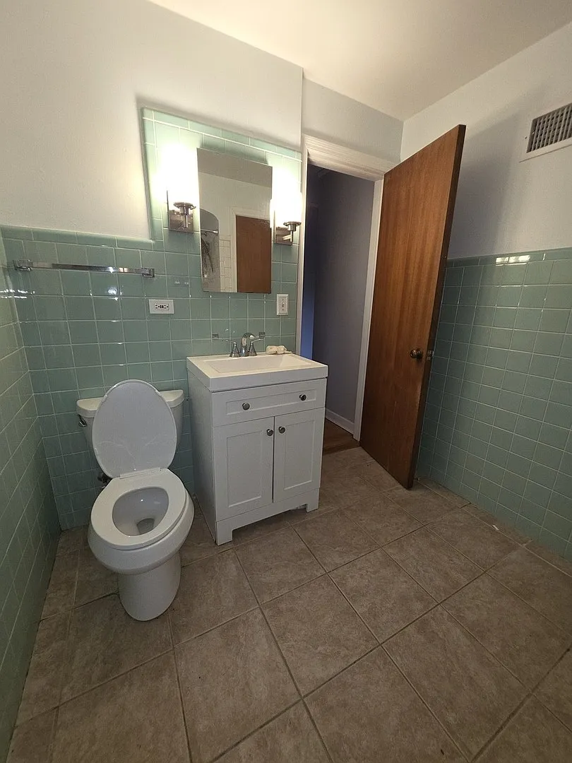3 bed, 1.5 bath, 1493 sqft, $3,000 — Photo 3